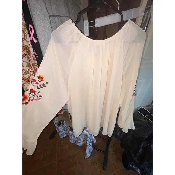 Cato Limited Edition Cream Floral Embroidered Ruffle Peasant Blouse Plus 26/28W - Picture 3 of 3